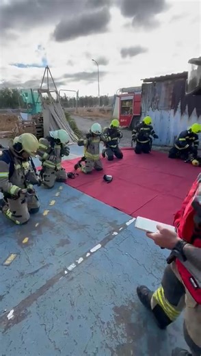 24 reactions | Seguimos avanzando, Curso RIT en Granada impartido por nuestros Instructores en colaboración con la escuela de bomberos de Granada y el grupo de Incedios de Granada. Train for the best, prepare for the worts. | RIT Training SPAIN | Facebook