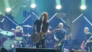 Watch Nandi Bushell's dream come true as she plays Everlong onstage with Foo Fighters