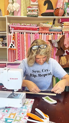 89K views · 1.6K reactions | Gift Tag 2 step by step sewing tutorial for beginners Templates available at www.hometownquiltcompany.com #sewing #tamijones #beginnersewing #diy #crafty https://hometownquiltcompany.com/my-favorite-things WalMart https://walmrt.us/3A8Dkca Amazon https://urlgeni.us/amazon/V2FXZj | Tami Jones • Hometown Quilt Company, LLC | Facebook