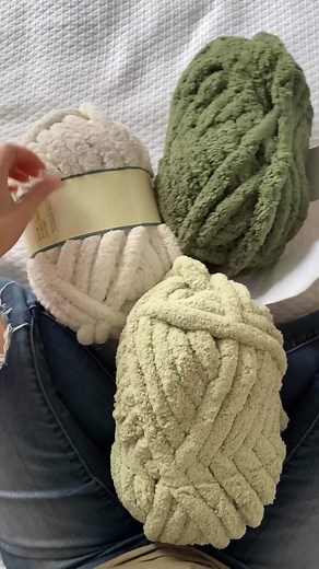 Chunky Yarn Blanket Tutorial: DIY Crochet & Knit Techniques