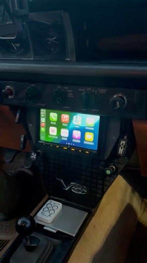 Classic British Icon, Modern Brains | Rover P6 Gets Wireless CarPlay KENWOOD DMX8021DABS