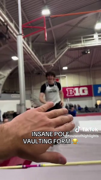 It counts 😂🙌 (_bpva_/IG) #trackandfield #polevault #track #polevaulting #funny