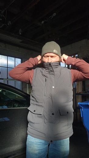 Stay Warm with the Magcomsen Vest: Pockets & Style