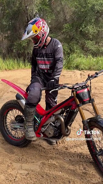 No trials skills, no trials gear, 10,000 foot dabs and just riding it like a moto bike equals fun 🤠 Thanks MotoSport Hillsboro for getting me a machine to get sketchy on. What trials bikes do you guys rip? @Red Bull Motorsports @Red Bull @MotoSport.com @All Balls Racing #trialsbike #gasgas