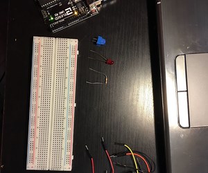 Dimming and Brightening an LED With Arduino