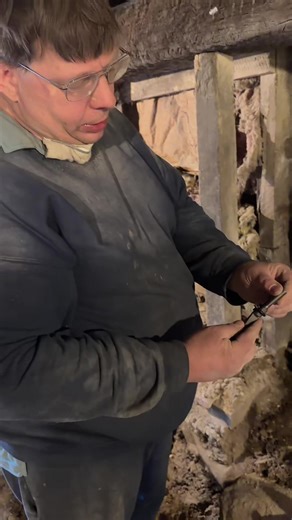 Rock Splitting Techniques with Wedges and Drills