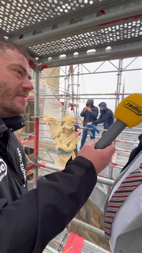 5.4K views · 63 reactions | Die Sanierung der Klosterkirche St. Michael in Bamberg schreitet voran ⏳ Heute kam feierliche Stimmung auf: eine Kopie der St. Michaelsfigur aus Sandstein ist an den angestammten Platz zwischen den zwei Türmen in rund 35 Metern Höhe zurückgekehrt 朗 Wie genau das funktioniert hat, seht ihr im Video #radiobambergvorort #stmichael #bamberg #sanierung | Radio Bamberg | Facebook