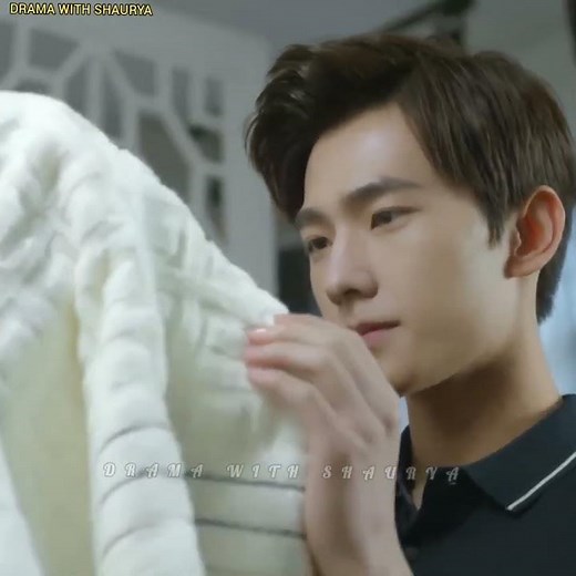 He touched her hair and then kissed her 😚😍 Cdrama 🎭~ Love o2o #cdrama #drama #shorts #viral