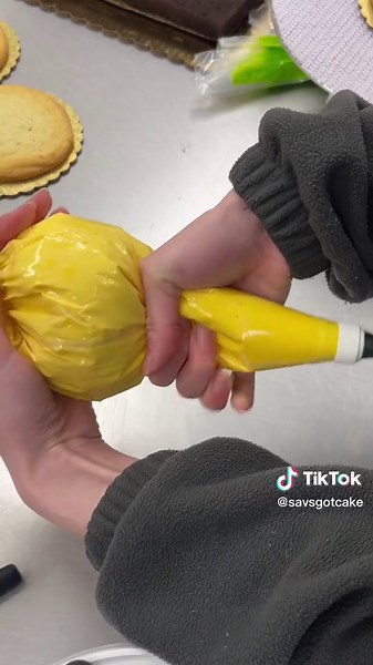 How to Write on Cakes✍🏼🍰 1. Don’t overfill your piping bag! 2. Twist the bag - this will make it so much easier on your hand 3. Practice your spacing and letters over and over again! 4. Keep the piping tip straight up and down when writing If I didn’t answer any question please ask in the comments💗✨ #cakewriting #buttercreamwriting #buttercream #cakedecorating #cakedecorator