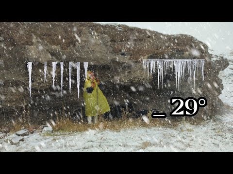 Caught in a blizzard and heavy snowstorm in the mountains at -29° | Building a shelter!🥶