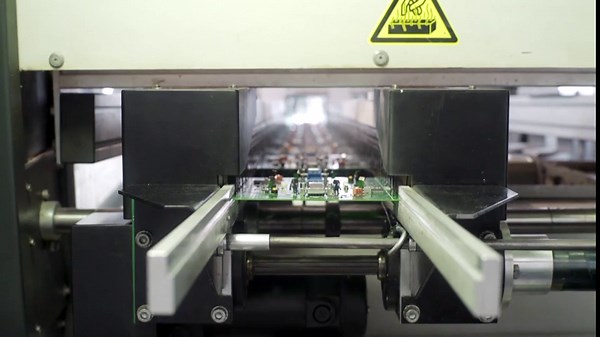 Cable Matters Unidirectional USB C to HDMI Cable - 6ft, [4K@60Hz / 2K@144Hz], USB-C to HDMI Cable, Thunderbolt 4 / USB4 Compatible with iPhone 16/15 Pro Max Plus, MacBook, XPS 13, Surface Pro