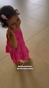 2.6M views · 223K reactions | É muito legal ver a criatividade e também a capacidade de observação das crianças. Como eles reproduzem aquilo que ouvem e vêem de nós. 殺 Aqui, uma conversa em que todas as ferramentas que a Lulu tem é a imaginação e o repertório que ela vem adquirindo. 殺 O que vc entendeu desse bate-papo?☺ #lulu #lulumendonca #amor #filha #familia #mundodalulu | majumendonca | Facebook