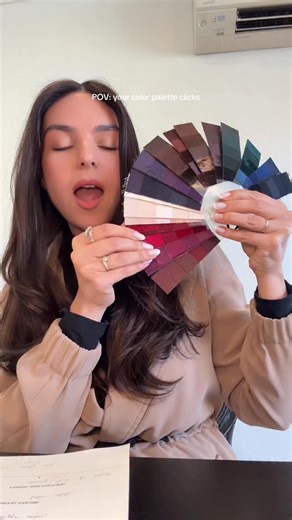 Hendel Mergui | Lifestyle on Instagram: "Color analysis reveal #colorconsultant #coloranalysis #colorpalette #winterpalette"