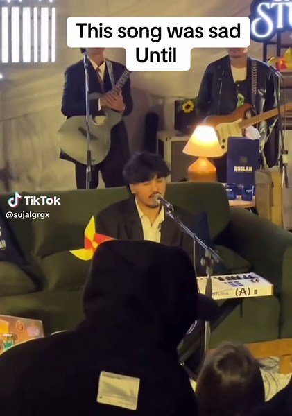 Sad Song Transformed by Vek's Live Performance