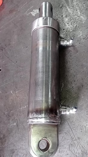 Hydraulic cylinder rebuild!!! 🤖 #work #hydraulics #cylinder #rebuild #satisfying #tiktok