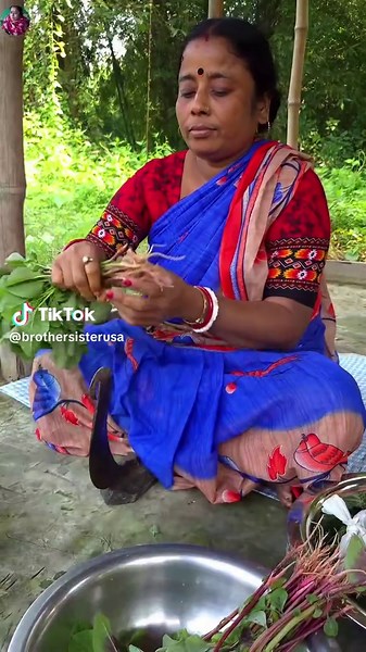 Bengali Notey Shaak Recipe with Crispy Korola