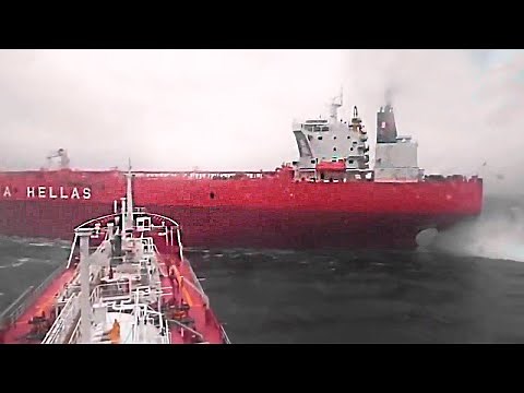 30 Biggest Ship Collisions and Mistakes Caught On Camera