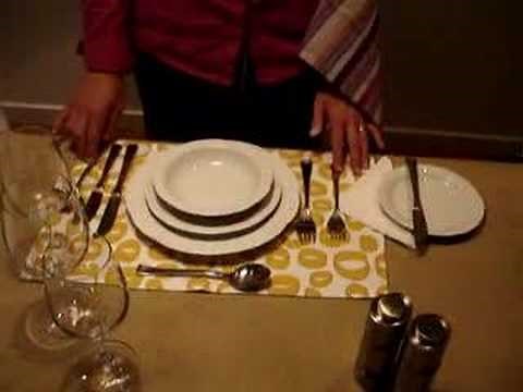 How to Set a Beautiful Dinner Table