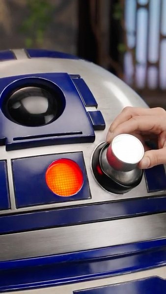 LIFE-SIZE R2-D2 Unboxing! 🔵⚪🔴