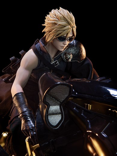 Cloud y Fenrir: Figuras Icónicas de Final Fantasy VII