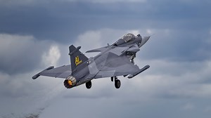 AI pilot 'beats human in world's first fighter jet air battle'