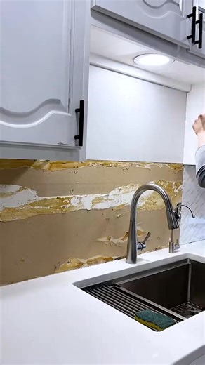 713K views · 6.2K reactions | You can hate on it, but it works!! Comment if you want a full long form video on how to use and more of my thoughts. #musselbound #backsplash #DIY | Nik and Liv DIY | Facebook