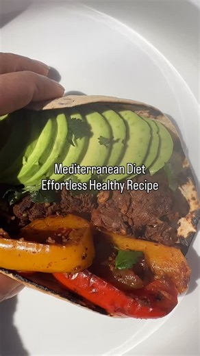 Quick & Easy Mediterranean Diet Steak Fajita Wrap Healthy Recipe 🌶️🫑 Busy day? This balanced, high-protein wrap comes together in minutes and delivers all the flavor of fajitas, no takeout needed. I love wraps because they’re one of the most realistic ways to eat healthy: flexible, customizable, and perfectly portioned for balanced nutrition. 💚 What You’ll Need (Serves 1) - 1 Low-carb, high-fiber wrap (aim for 8g fiber or more) - 4 oz lean steak, sliced thin - 1 cup bell peppers, sliced - 1/2