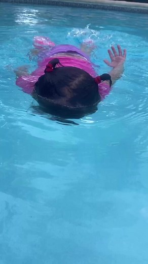 Infant Swimming Resource, or ISR, is the global leader in survival swim lessons for babies and children age 6 mos- 6 years. And this right here is what we do! We teach your little one skills that empower them to manage water safely. You can learn more and find one of our incredible instructors near you by visiting www.infantswim.com ❤️ Questions? Drop them below! ⬇️ 🥰 | Infant Swimming Resource