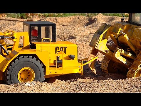 the PROPER WAY to LOAD a CAT EARTH SCRAPER w/a BULLDOZER | RC ADVENTURES