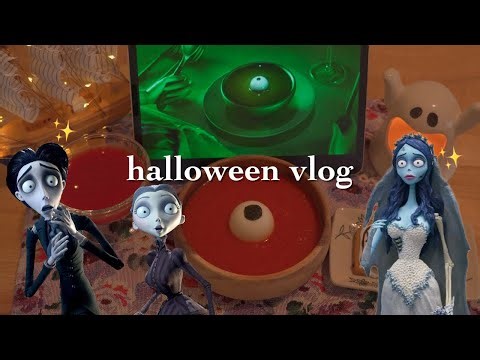 Cozy Halloween Vlog 🎃 Corpse Bride 👰 There's an eye in me soup! 🥣 👁️