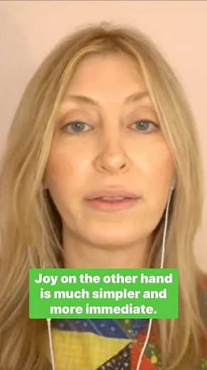 What’s the relationship between happiness and joy? 🤔 Happiness is a broad way of thinking about how we live our lives over time and contains multitudes. 🎭 Happiness comes from having meaning and purpose in life, good relationships, self-acceptance, trying new things, having goals to look forward to and feeling part of something bigger than ourselves. Happiness also comes from being comfortable with the full range of our emotions. An essential part of happier living is feeling our grief and sad