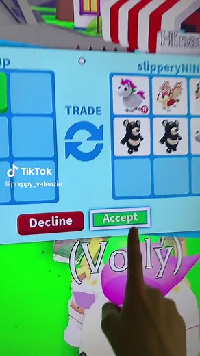 OMGGGGGG TRADING FLY RIDE LAVENDER DRAGON WENT SOOOOO WELL #fyp #adoptme #roblox #viral #robloxadoptme