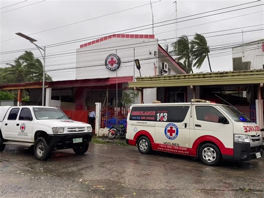 TYPHOON TINO RESPONSE UPDATE 🚨 Our Philippine Red Cross Negros Occidental–Bacolod City Chapter Emergency Response Unit and Emergency Medical Services are now on the move to support and conduct rescue operations in the affected areas. Our dedicated responders are working tirelessly to ensure the safety and welfare of those impacted by #TinoPH. 📞 In case of emergency, contact our Communication Center: 📱 Globe: 0995 128 1588 📱 Smart: 0920 216 3069 #PRCLifelineOfThePeople #AlwaysFirstAlwaysReady