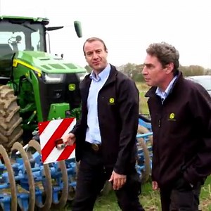 65K views · 961 reactions | Das Design der neuen John Deere 7R und 8R Traktoren. Unsere Tractor Brothers besprechen die wesentlichen Veränderungen. Wie gefällt euch der Look? | John Deere | Facebook