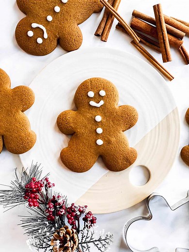 The Perfect Soft Gingerbread Cookies [Easy Recipe!] - Savory Nothings