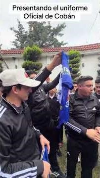 Presentando el uniforme Oficial de Cobán