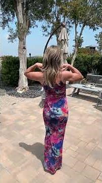 Christina sultry in tight & slinky dress showing my curves!READ DESCRIPTION for IMPORTANT INFO!💕👩