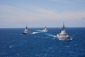 Watch ⬇️🎥 Royal Australian Navy's most advanced ships this month exercised together for the first time, setting the standard for combat capability in the region. 👏 The #AusNavy Hobart-class air warfare destroyers HMA Ships Hobart, Brisbane and Sydney also operated with Royal Australian Air Force to develop air-sea integration. Integrating #AusAirForce advanced platforms into the exercise was a critical milestone in progressing maritime and air combat capabilities that would strengthen the part