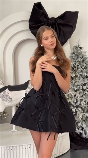 Hello, friends! Today I'll tell you which colors are not recommended for welcoming the Year of the Fire Horse. White suppresses the fire element and doesn't harmonize with the spirit of the coming year. By wearing white, you can signal to the Universe that you don't want change. If you can't resist this color in your look, opt for small accents, such as jewelry. Black is associated with peace—and it doesn't suit the active energy of the Fire Horse. If you do choose black, stylists recommend addi