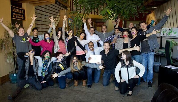 51 Gigantically Fun Large Group Team Building Activities & Games In 2026