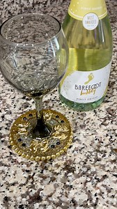 🍷Dollar Tree Wine Glass Revamp #dollartreefinds #dollartreediy #dollartreecrafts #epoxyresin #epoxycrafts #epoxyart #sharenalatrese #thecustomcreationstation #craftreels #viralcrafts #crafttutorial #craftbusiness #diy #diyprojects #customcups | Sharena Latrese