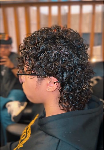 Loose Perm Hairstyles for Women: Experience the Trend