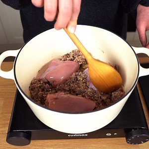 Happy Father’s Day! 🏆 Celebrate the most important man in your life by cooking him a delicious meal with his favourite ingredient – haggis. This one-pot chicken recipe is way better than a “World’s Greatest Dad” mug. | Macsween Haggis