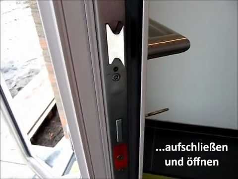 Fingerabdruckscanner und Motorschloss in der Haustür