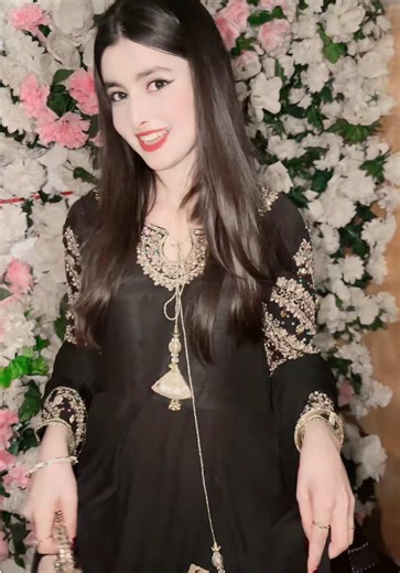 Stylish Inverted Dress Ideas for Unique Fashion