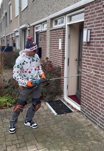 MERRY X-MAS 🎄 from Dutch Electrician and @Zaptec This is how you install the zaptec go 2 #electrician #xmas #elektriker #fyp #installation