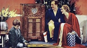Stream 48 Hours of Vintage Christmas Radio Broadcasts Featuring Orson Welles, Bob Hope, Frank Sinatra, Jimmy Stewart, Ida Lupino & More (1930–1959)