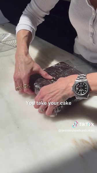 How to Properly Wrap and Freeze Cakes