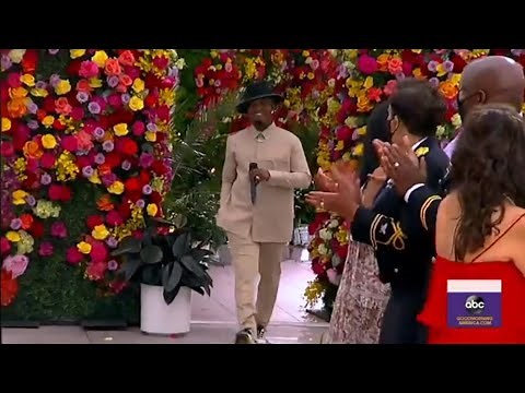 Ne-Yo - Because Of You from Chicago (Live On GMA)