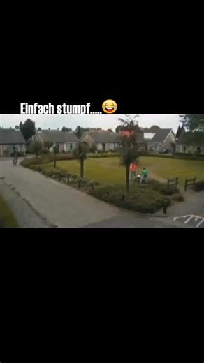 David Rotsch | Branding & Sichtbarkeit on Instagram: "Bester Lieferdienst der Welt…. Je besser du in deinem Business wirst, desto mehr Menschen stehen irgendwann vor deiner Tür. Nicht nur Kunden. Menschen, die ein Stück von deinem Erfolg wollen. Menschen, die dich in Richtungen schieben wollen, die dir schaden. Manche verpacken es als gut gemeinten Rat, als Freundschaft, als Chance. In Wahrheit geht es oft nur darum, dass du für ihre Ziele funktionierst und nicht für deine eigenen. Du musst dir